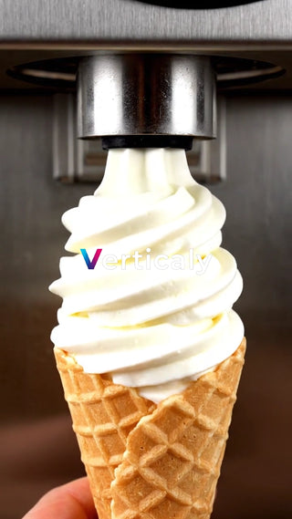 ソフトクリームをコーンに