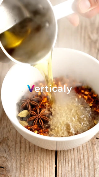 スパイス香る、熱々のスープ