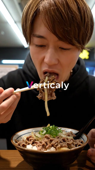 食事を楽しむ男性