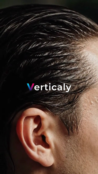 濡れた髪、男の横顔