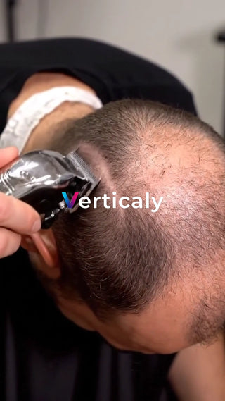 髪を切る男性、散髪風景