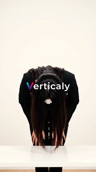 頭を下げる女性、礼儀作法