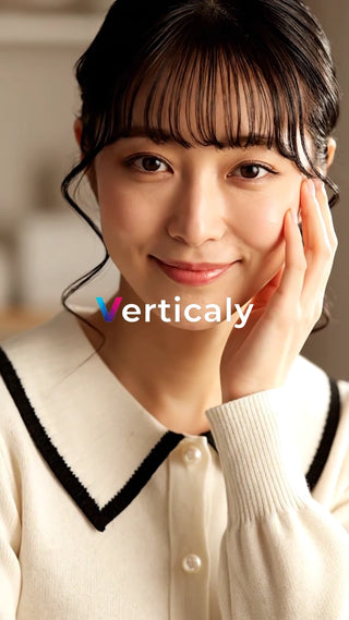 微笑む女性、輝く肌