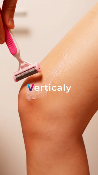 膝をシェービング、ムダ毛ケア