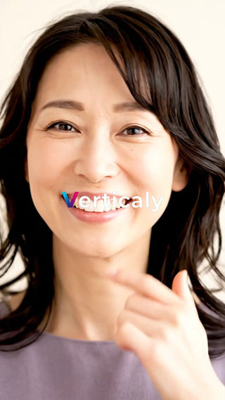 笑顔で話す女性、楽しげな表情