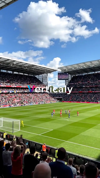 サッカー、スタジアムの熱狂