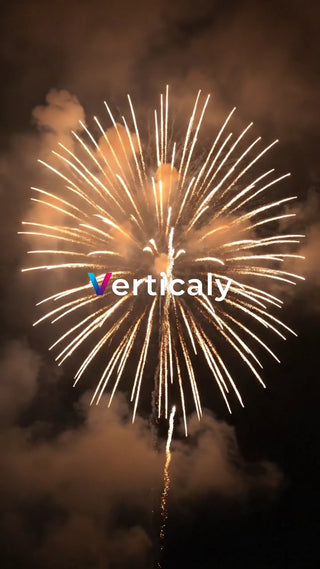 金色の花火、夜空に咲く