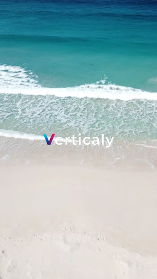 白い砂浜と穏やかな海