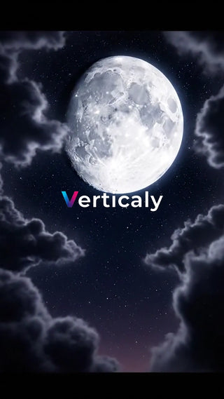 夜空と月、幻想的な風景