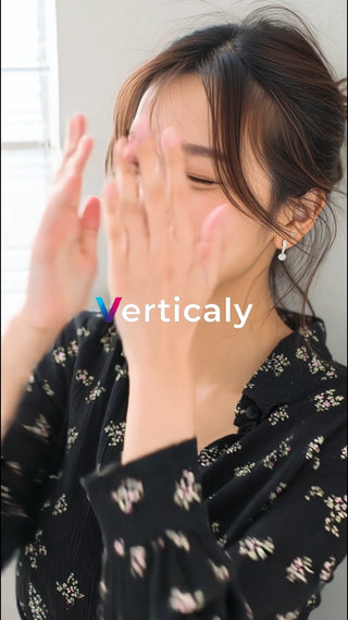 スキンケア、笑顔の女性