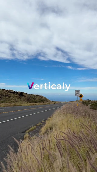 爽やかな草原の道