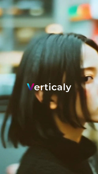 横顔、物思いにふける女性