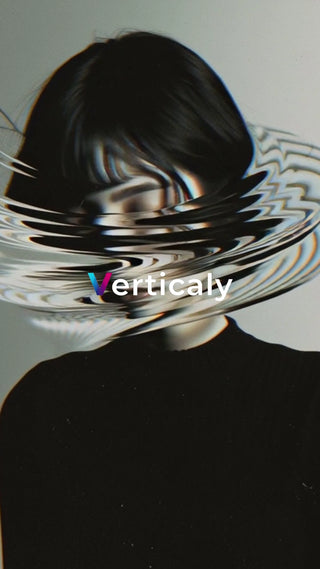 水面揺らめく女性の肖像