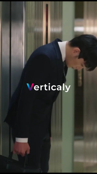 俯き、スーツ姿の男性