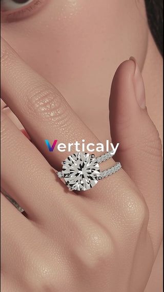 輝く婚約指輪、愛の証