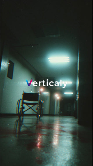 血痕と車椅子、病院の廊下