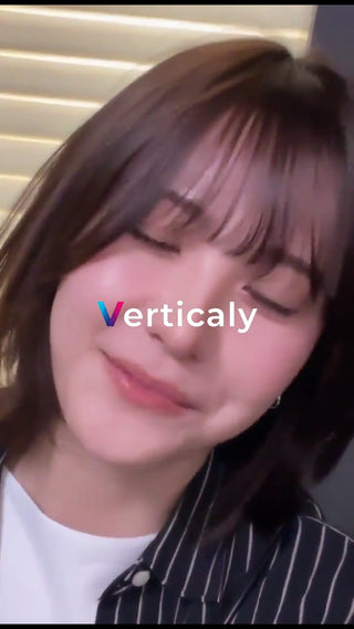 笑顔が素敵な女性、午後の一時