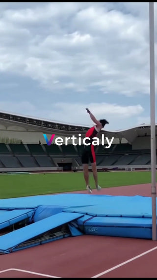 ポールを越えるアスリート