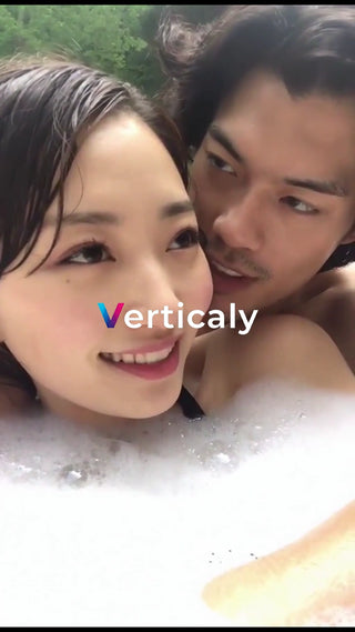 愛し合う二人、泡の中で