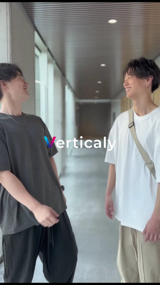 笑顔で語り合う二人