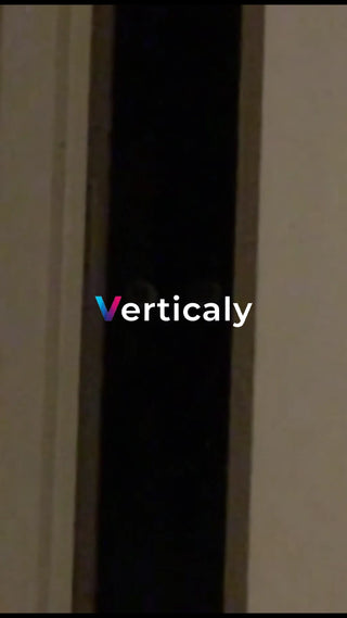 暗闇の中に潜む