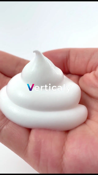 美しい泡、手のひらに