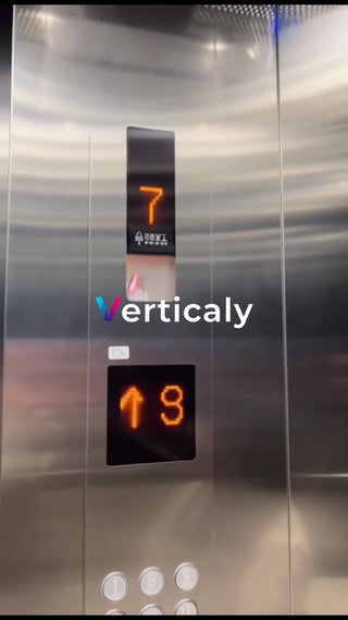 エレベーターで9階へ