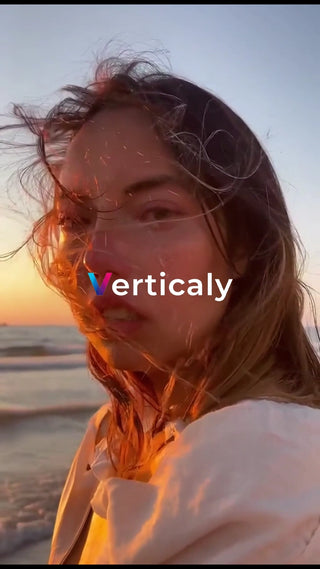 夕焼け空、風になびく髪