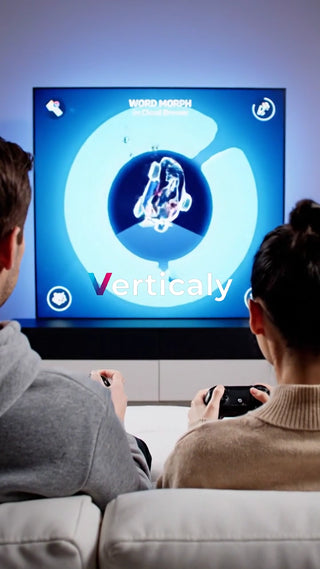 ゲームで遊ぶ二人、楽しげ