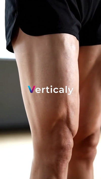 美しい太もも、黒いパンツ