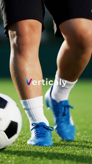 サッカー、ボールを蹴る