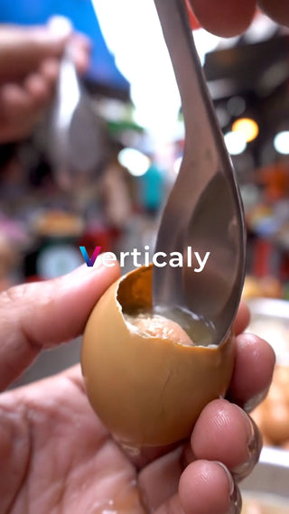 卵を食べる瞬間