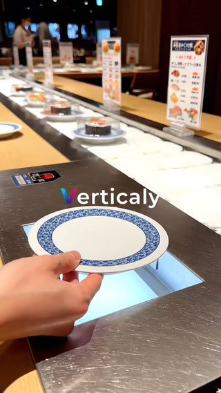 回転寿司店、食事風景