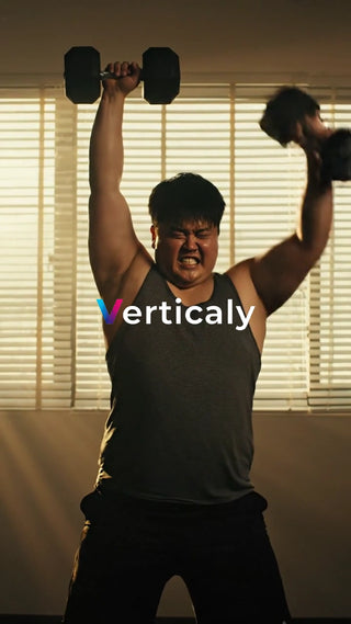 ダンベル上げる男性、トレーニング