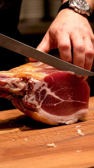 生ハムを切る瞬間