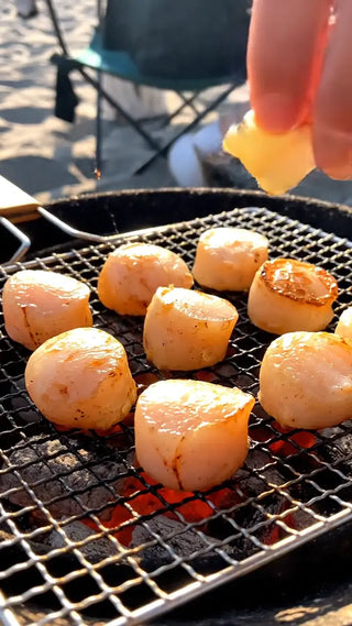 炭火で焼く、肉厚ホタテ