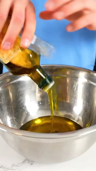 調理中の黄色い食材