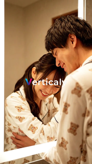 寄り添う二人、笑顔が眩しい