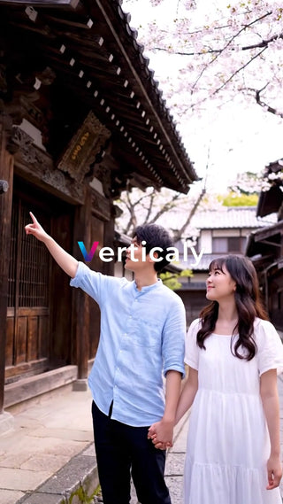 古都散策、二人で手をつないで