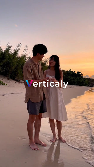 浜辺で語らう恋人たち