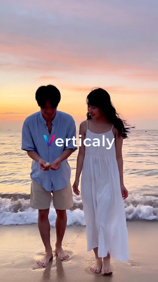 夕焼けビーチ、寄り添う二人