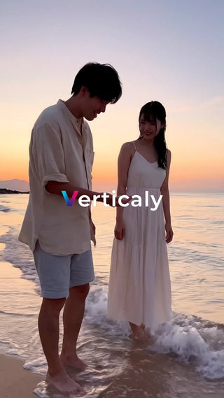 海辺で語らう二人