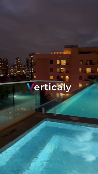 都会の夜景、プールサイド